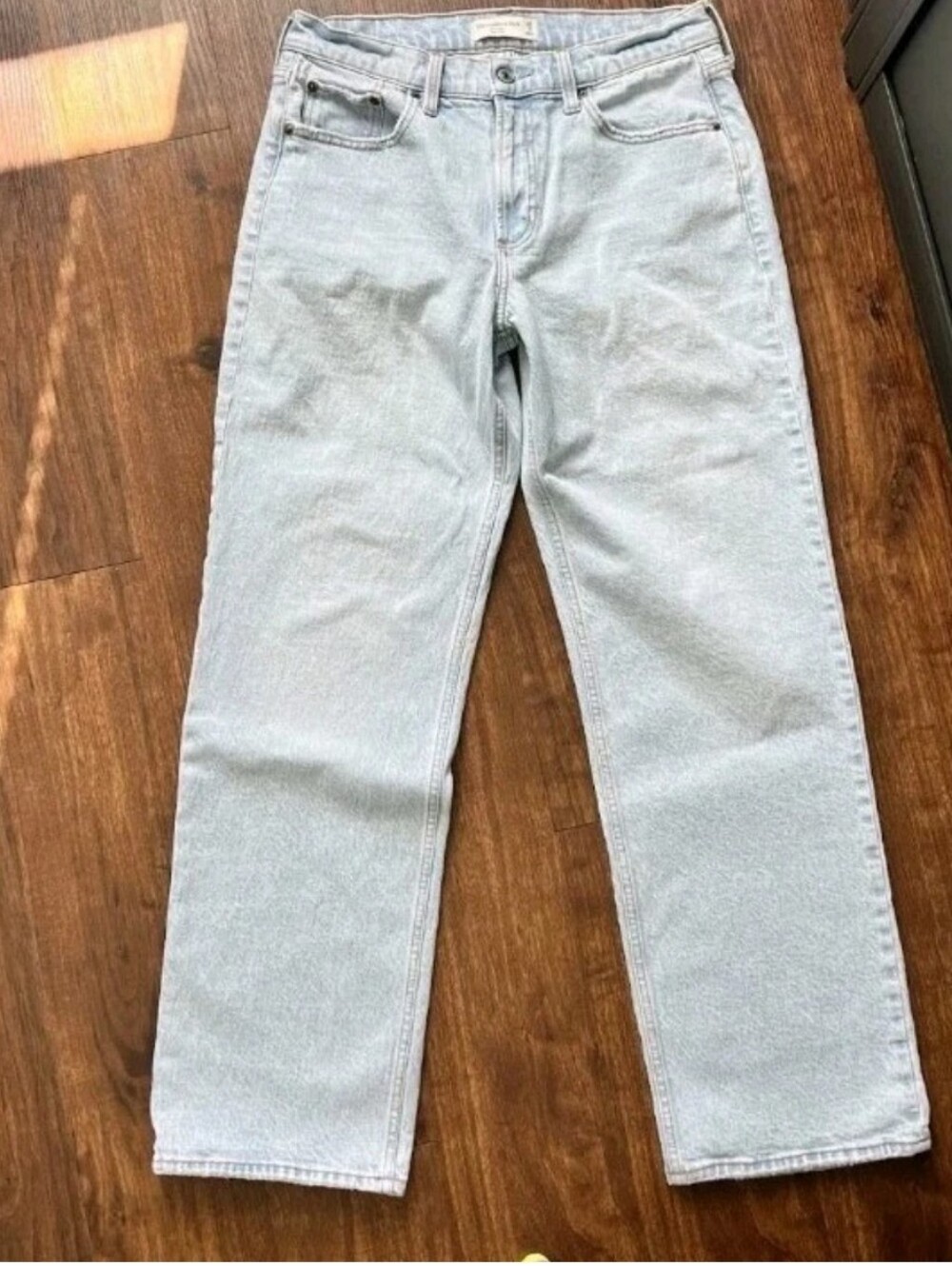 Abercrombie & Fitch The Baggy  Low Rise Jeans Light Wash Size 27/4R 31"